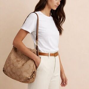 COACH SIGNATURE 15067 KHAKI TAN GOLD SHOULDER BAG PURSE   F15067